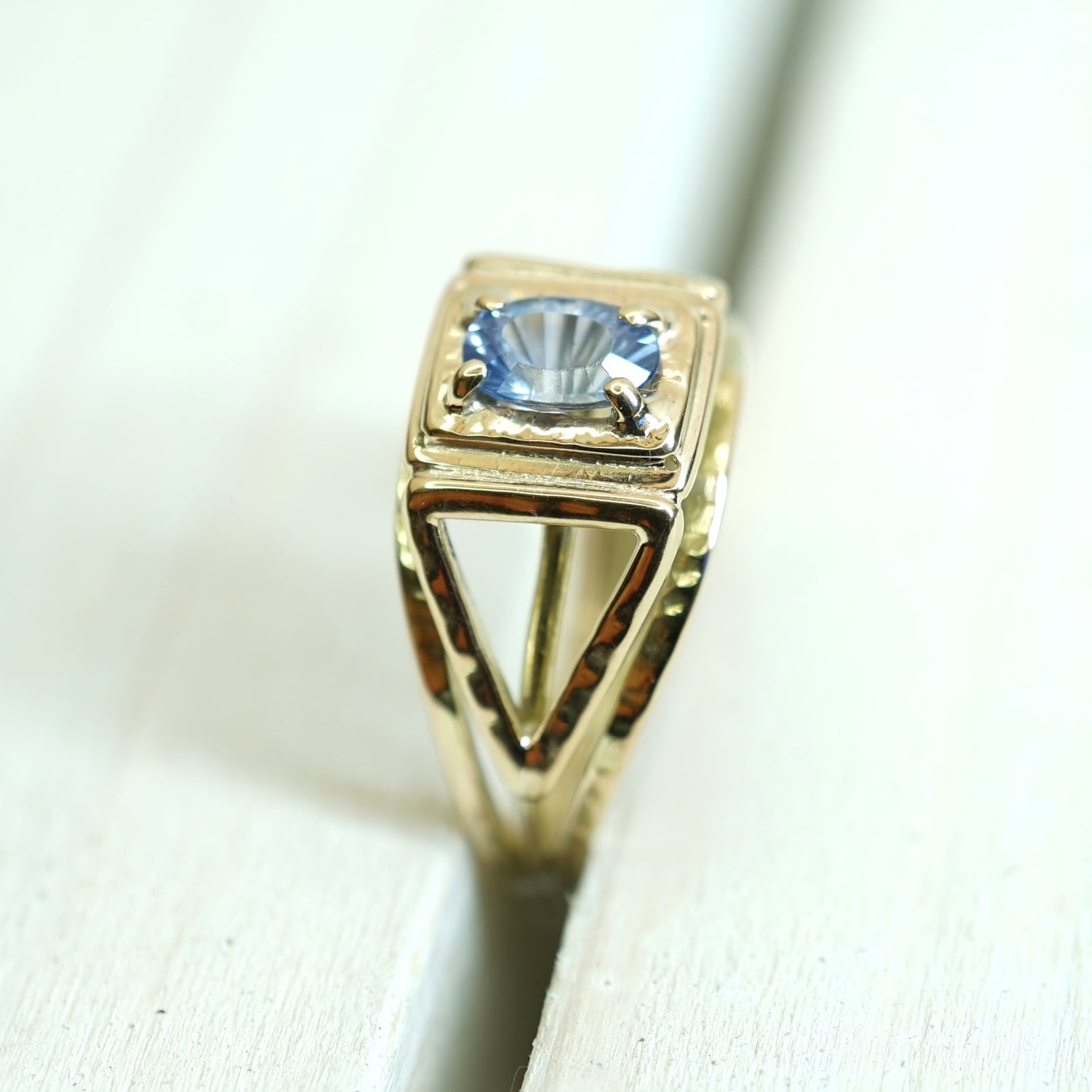 9ct Gold and Blue Sapphire Signet Ring, size N